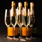 Champagner Stunden mit Veuve Clicquot – Champagnergläser und -flaschen